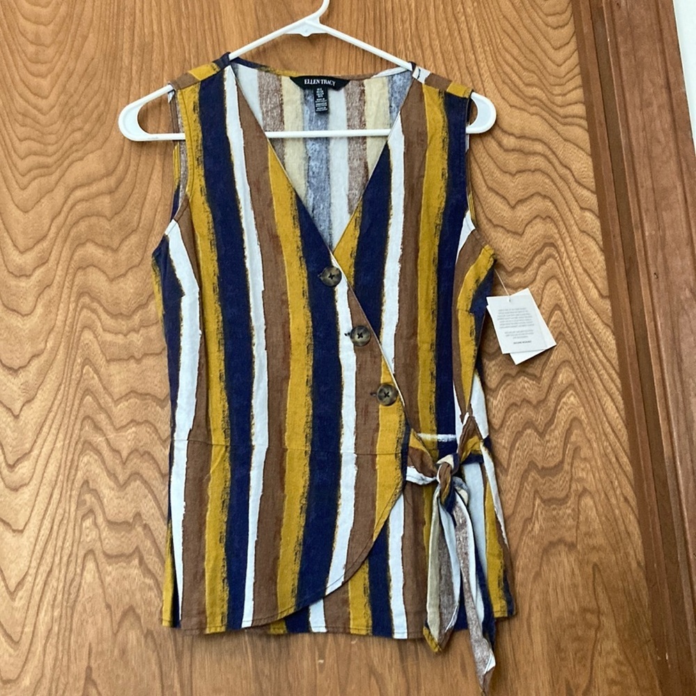 Ellen Tracy NWT size small sleeveless pretty  blouse excellent condition